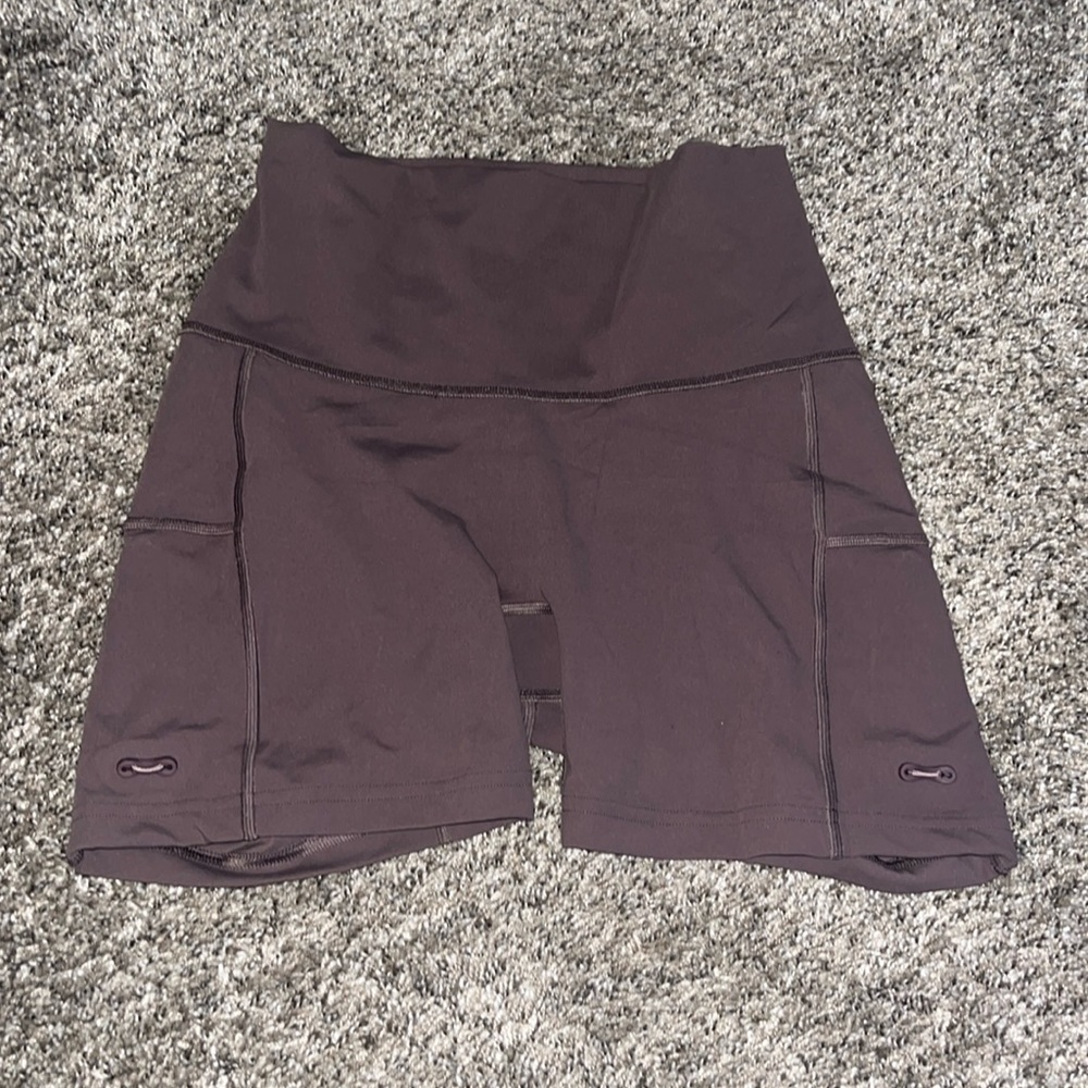 gymshark legacy tight shorts in walnut mauve